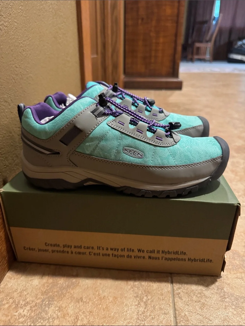 Keen Aqua Water Shoes w/?Gray Toe, Purple Accents Targhee Sport Youth Size 6